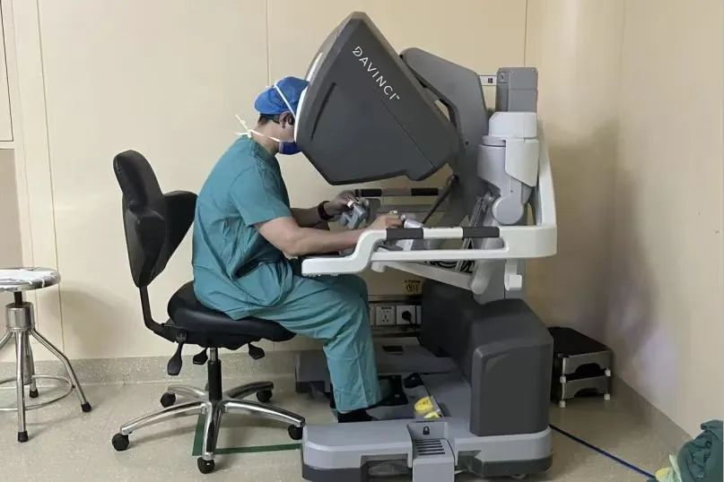 国内首例！胃肠疝外科成功完成磁牵引下机器人胃肠手术