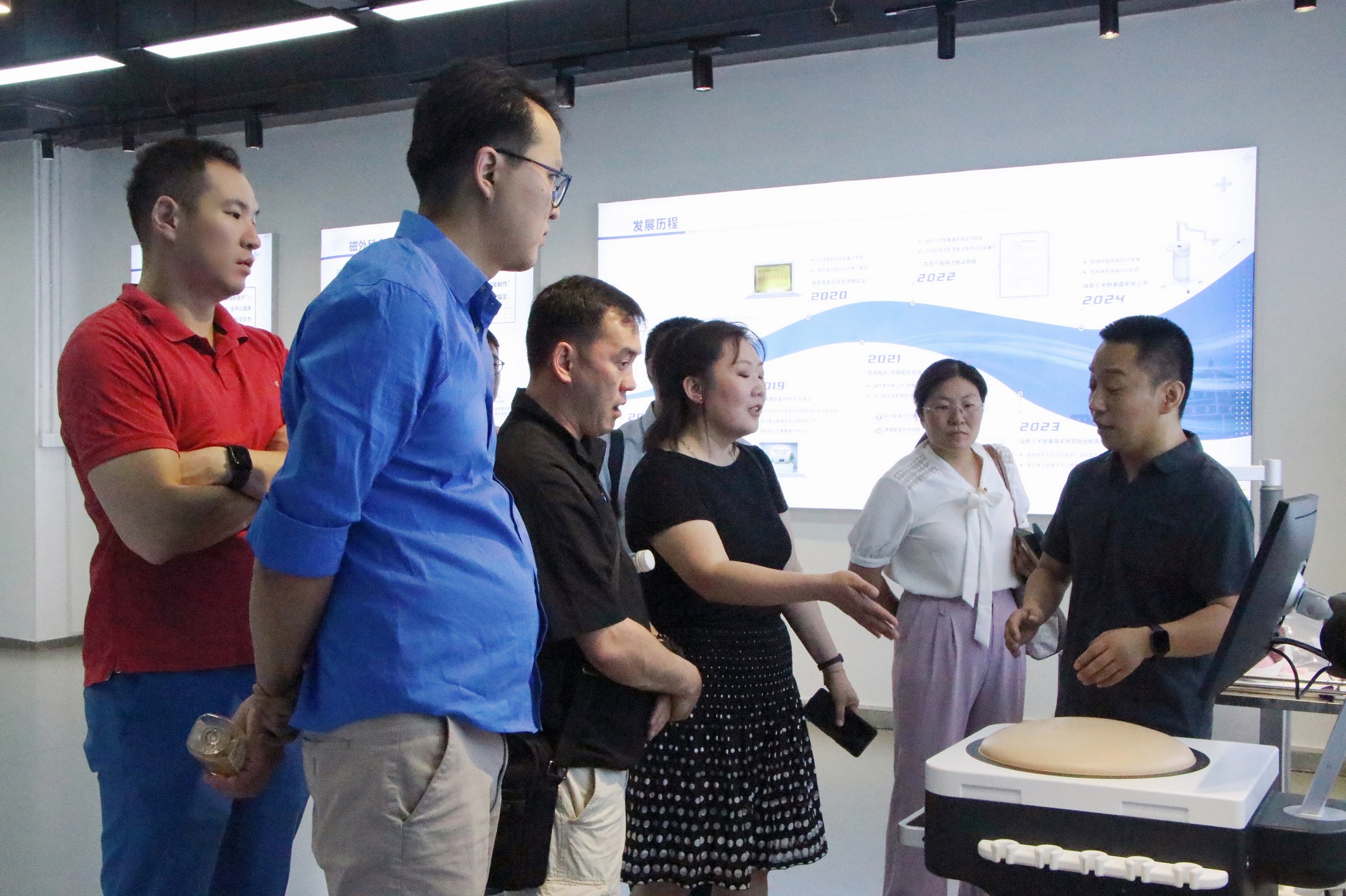 蒙古国第一中心医院副院长一行考察赛德欧医疗磁外科技术