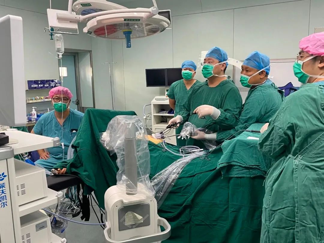 【技术再升级，“无痕”+微创】自治区第六人民医院成功开展单孔腹腔镜下胆囊切除术